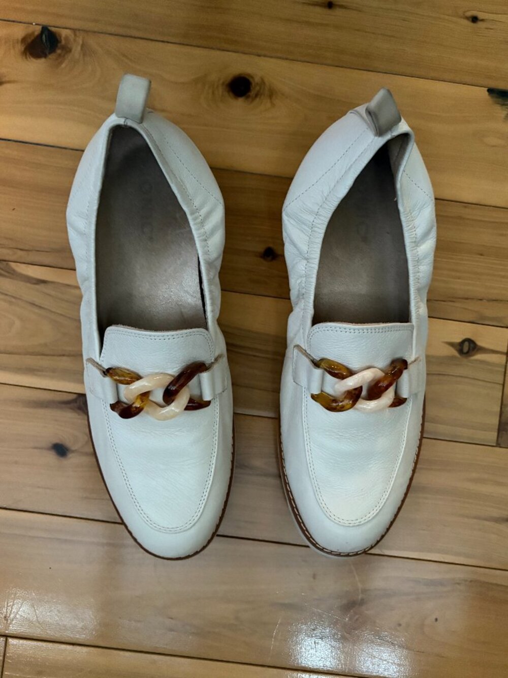Vionic Cynthia Cream Leather Lug Sole Loafers Womens Size 9 Tortoise Chain